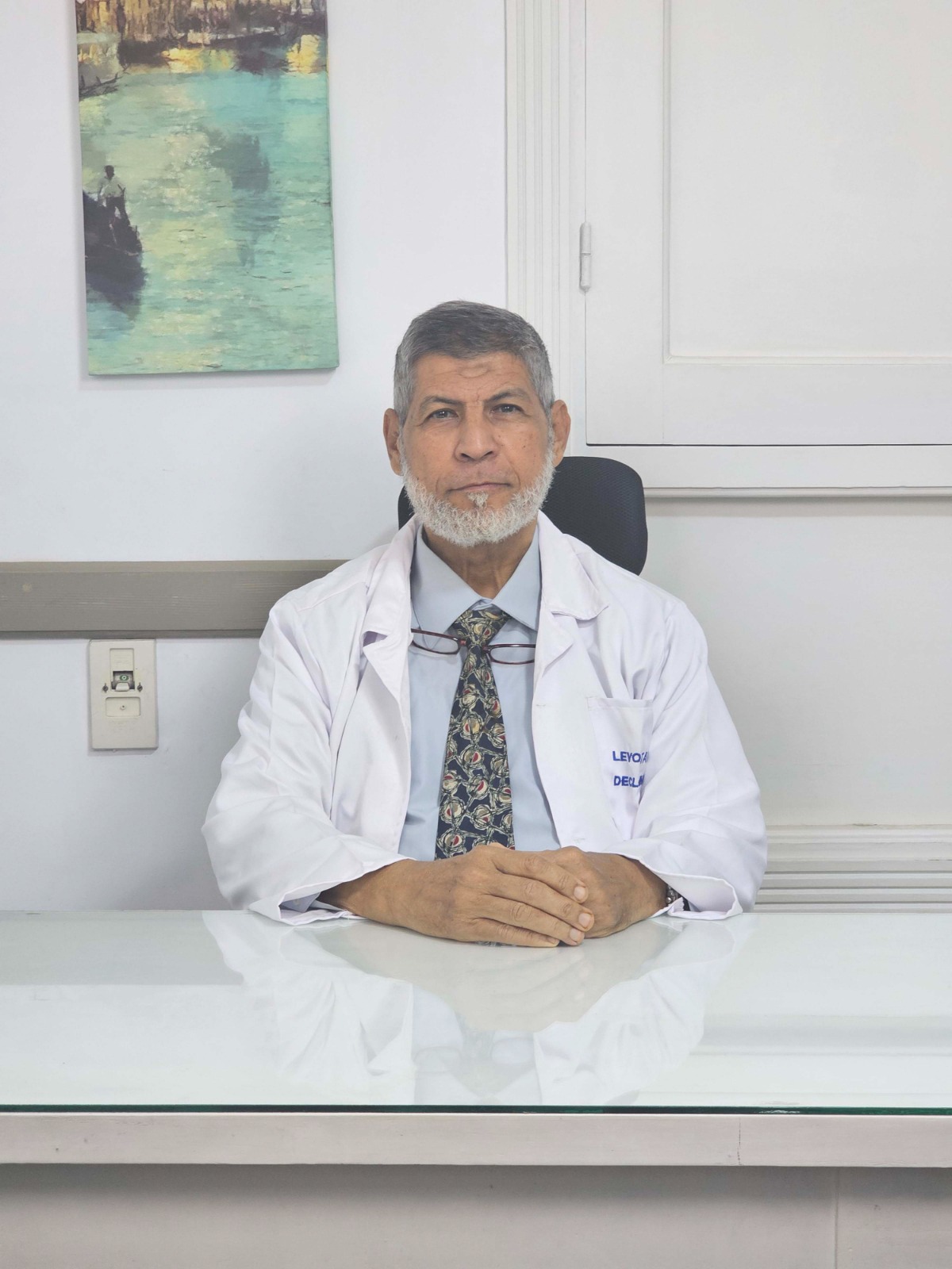 دكتور حسام عبد العزيز - استشاري انف واذن وحنجرة
